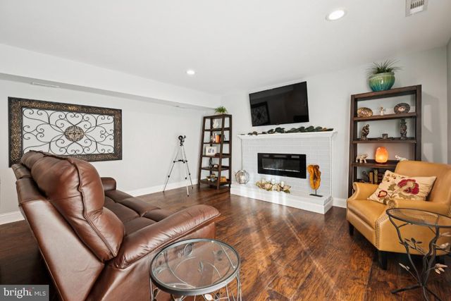 312 MONMOUTH DR, Cherry Hill, NJ 08002