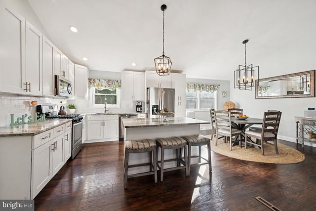 312 MONMOUTH DR, Cherry Hill, NJ 08002