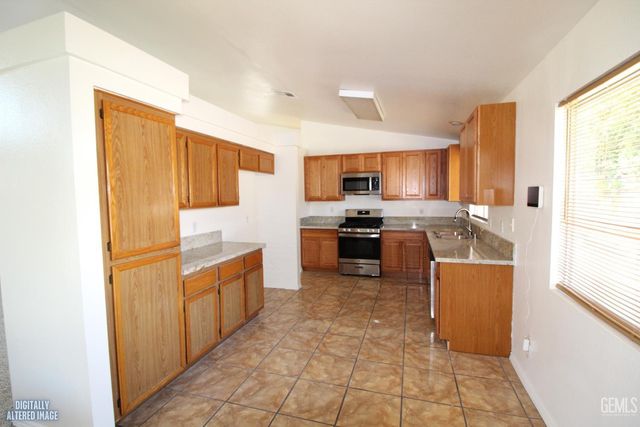 5910 Verdant Hills Court, Bakersfield, CA 93313