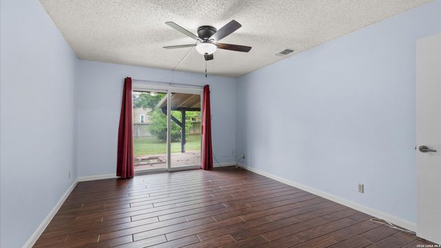 8338 DELPHIAN DR, Universal City, TX 78148