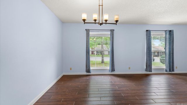 8338 DELPHIAN DR, Universal City, TX 78148