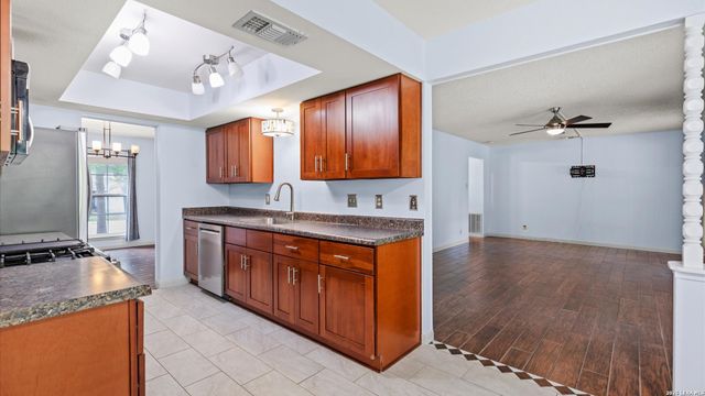 8338 DELPHIAN DR, Universal City, TX 78148