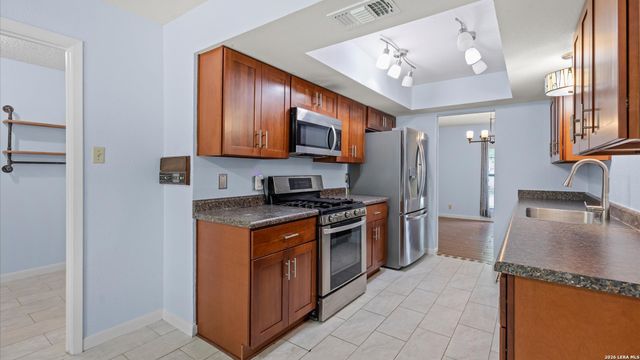 8338 DELPHIAN DR, Universal City, TX 78148