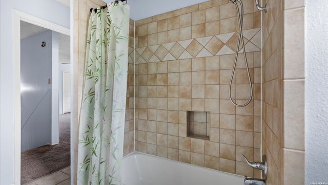 8338 DELPHIAN DR, Universal City, TX 78148