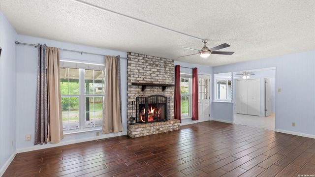 8338 DELPHIAN DR, Universal City, TX 78148