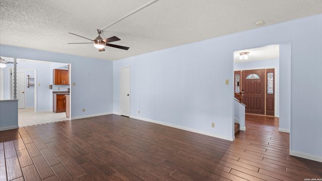 8338 DELPHIAN DR, Universal City, TX 78148