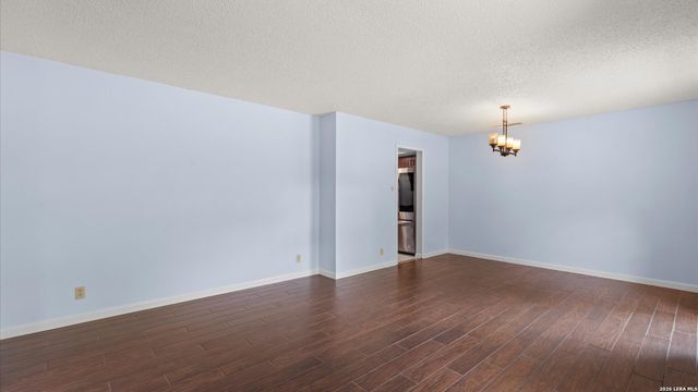 8338 DELPHIAN DR, Universal City, TX 78148