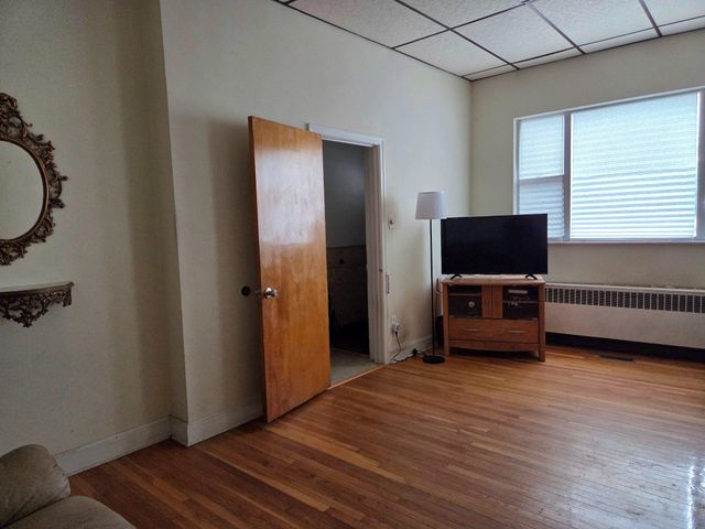 1533 W PASSYUNK AVE, Philadelphia, PA 19145