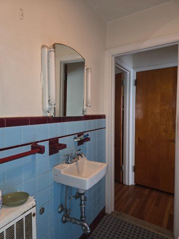 1533 W PASSYUNK AVE, Philadelphia, PA 19145