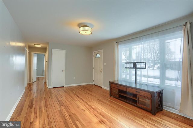 27 NISSLEY DR, Middletown, PA 17057