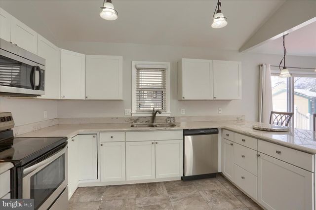 27 NISSLEY DR, Middletown, PA 17057