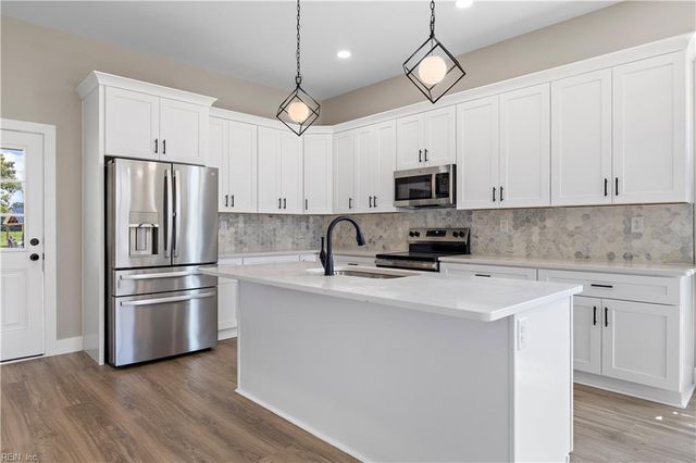 6+ AC Vista Point DR, Hampton, VA 23666