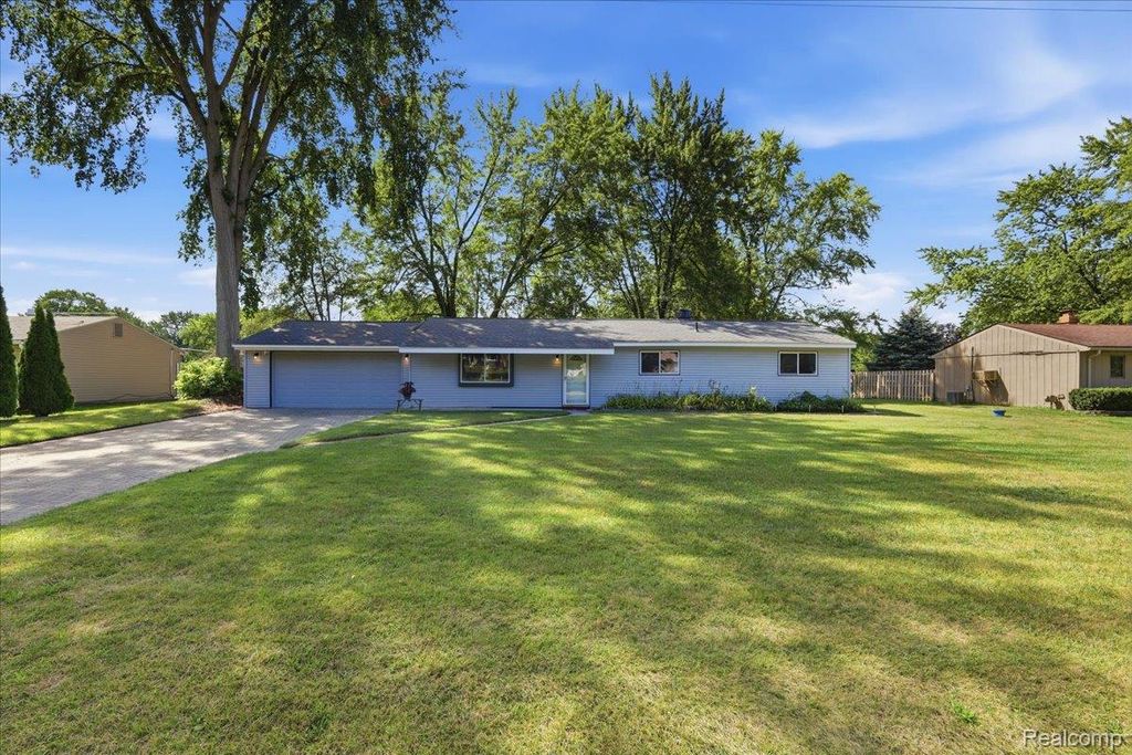4845 Pelton Road, Independence Charter Township, MI 48346