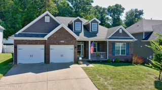 10221 Park Lake Dr, Louisville, KY 40229