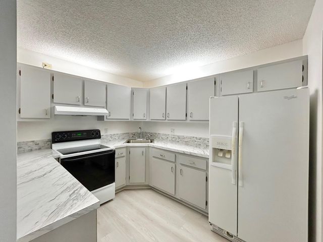 102 Lake Pine Circle D-1, Greenacres, FL 33463