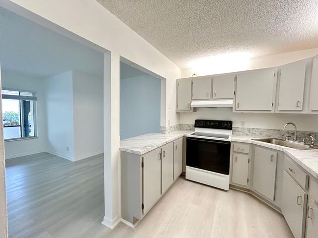 102 Lake Pine Circle D-1, Greenacres, FL 33463
