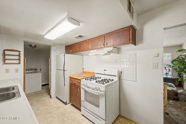 820 E BUTLER Drive, Phoenix, AZ 85020