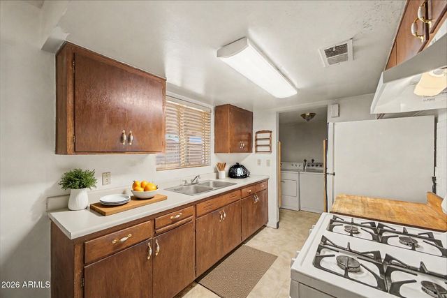 820 E BUTLER Drive, Phoenix, AZ 85020