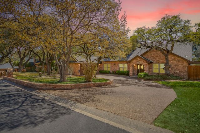 8620 Canyon Crest Road, Fort Worth, TX 76179