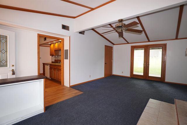 1203 1st Avenue, Charles City, IA 50616