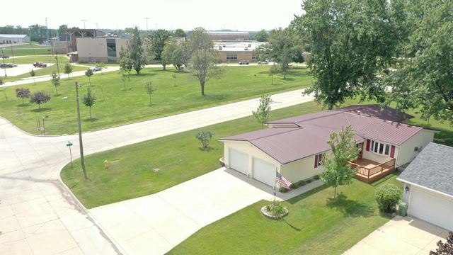 1203 1st Avenue, Charles City, IA 50616