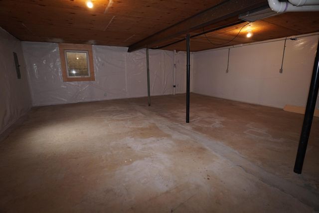 1203 1st Avenue, Charles City, IA 50616