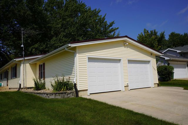 1203 1st Avenue, Charles City, IA 50616