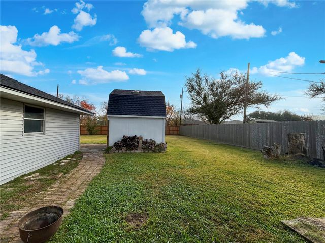 6132 Fox Ridge Drive, Angleton, TX 77515