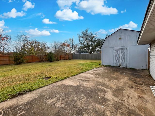 6132 Fox Ridge Drive, Angleton, TX 77515