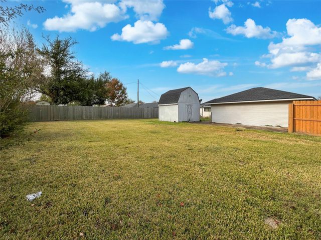 6132 Fox Ridge Drive, Angleton, TX 77515