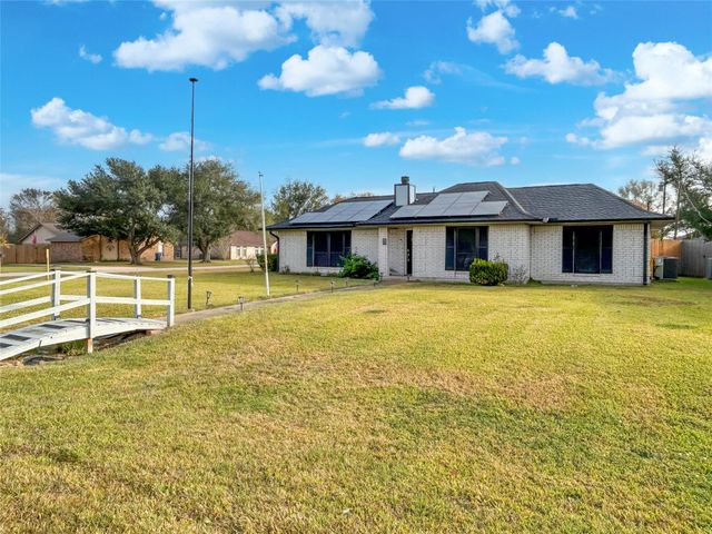 6132 Fox Ridge Drive, Angleton, TX 77515
