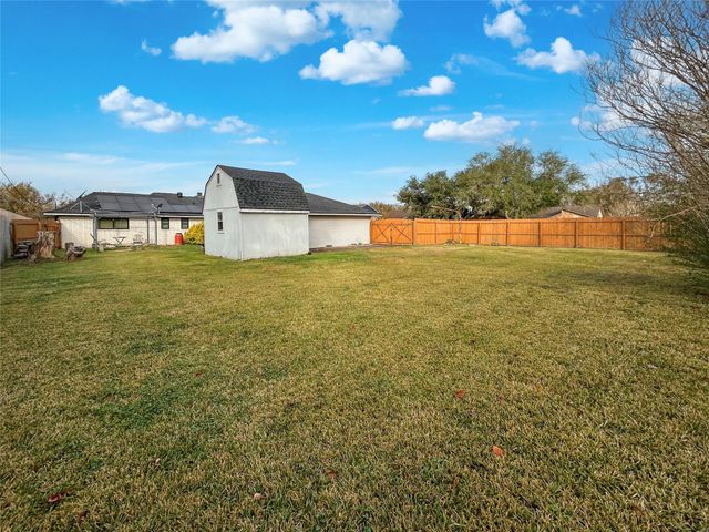 6132 Fox Ridge Drive, Angleton, TX 77515