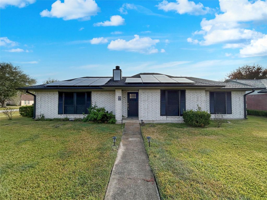 6132 Fox Ridge Drive, Angleton, TX 77515