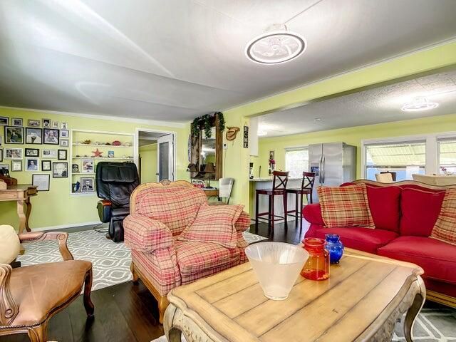 4215 Meadow View Drive, Boynton Beach, FL 33436