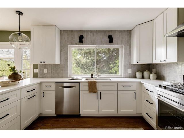 6335 S Geneva Cir, Englewood, CO 80111