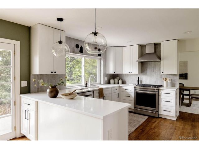 6335 S Geneva Cir, Englewood, CO 80111