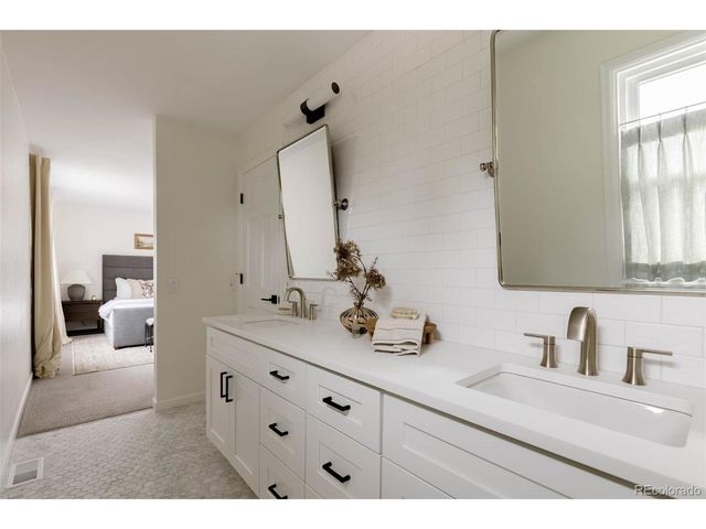 6335 S Geneva Cir, Englewood, CO 80111