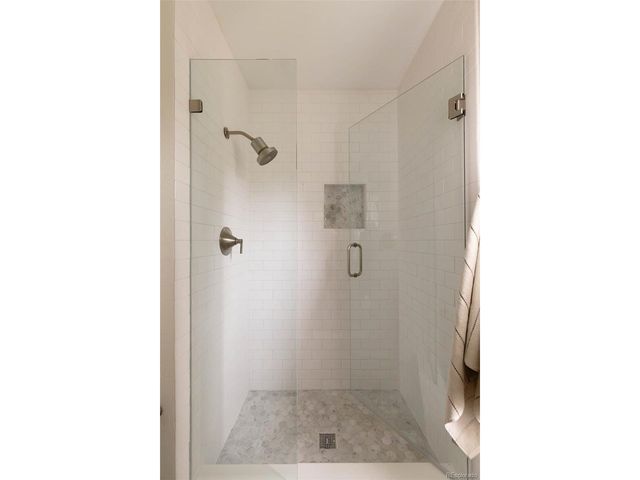 6335 S Geneva Cir, Englewood, CO 80111
