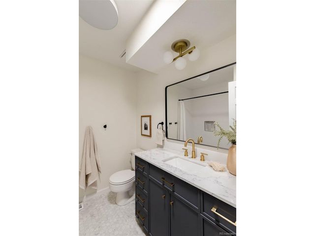 6335 S Geneva Cir, Englewood, CO 80111