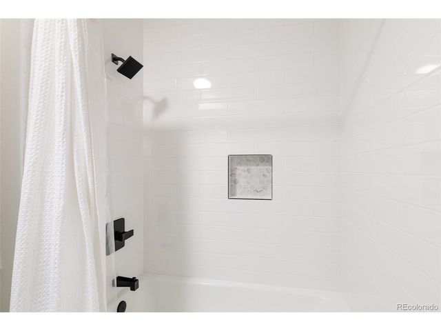 6335 S Geneva Cir, Englewood, CO 80111