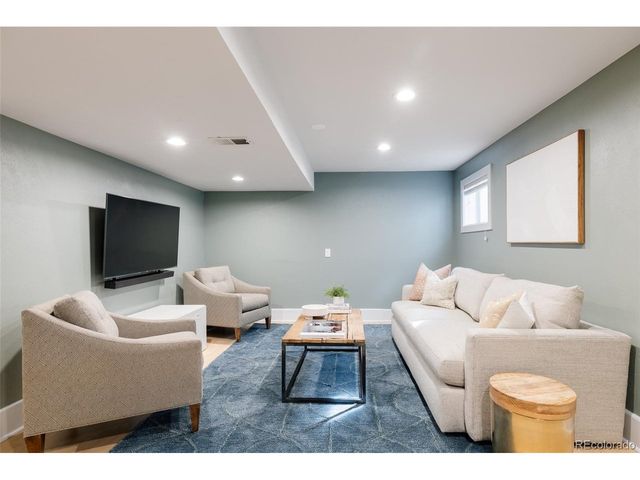 6335 S Geneva Cir, Englewood, CO 80111