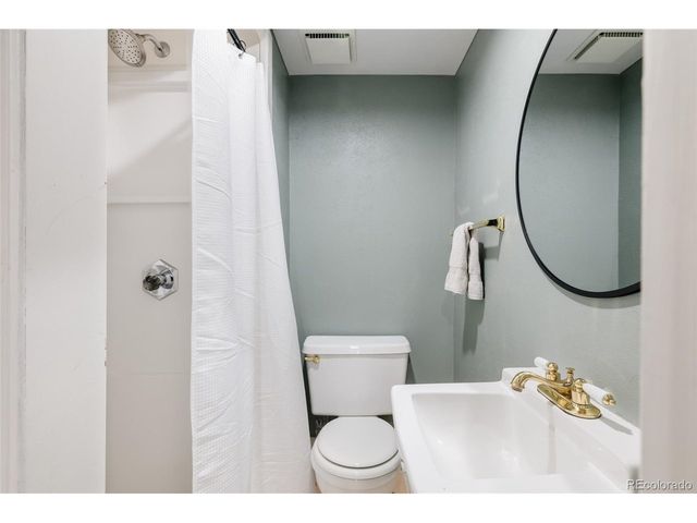 6335 S Geneva Cir, Englewood, CO 80111