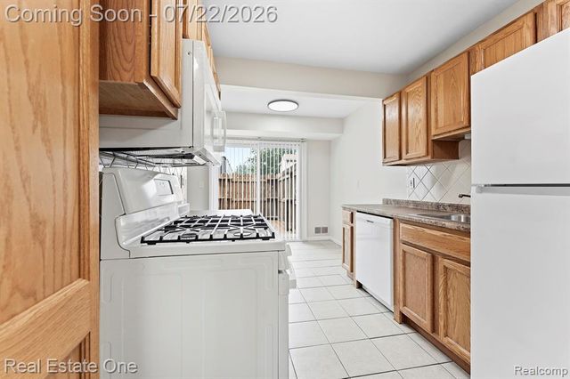 15588 Dupage Boulevard, Taylor, MI 48180