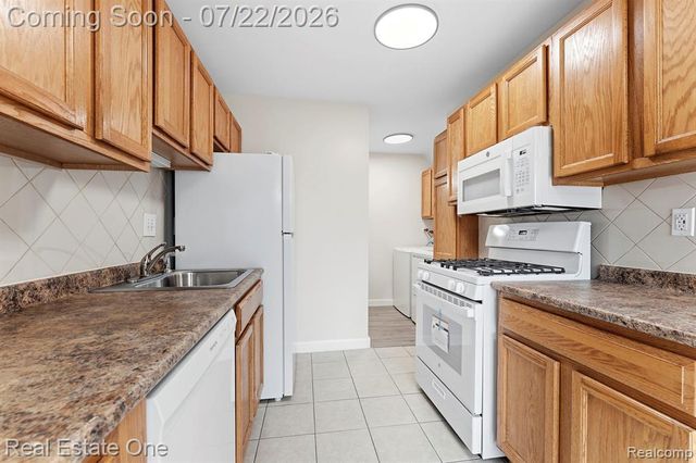 15588 Dupage Boulevard, Taylor, MI 48180
