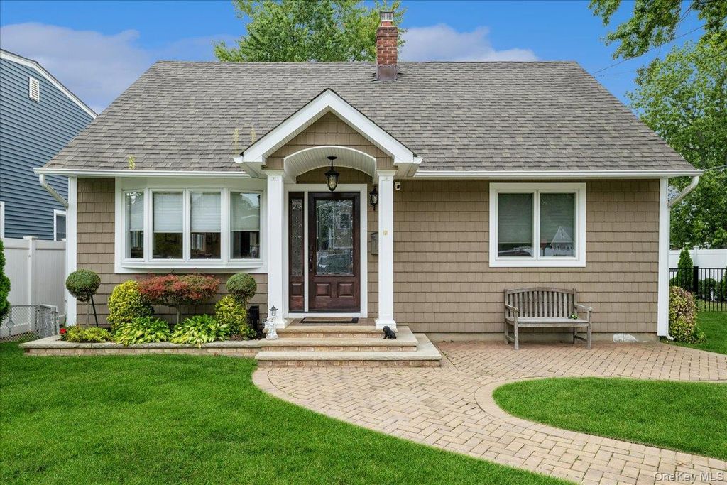 2486 Mermaid Avenue, Wantagh, NY 11793