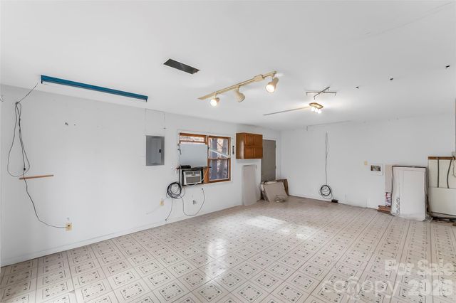 350 Sandy Bottom Road, Marshall, NC 28753