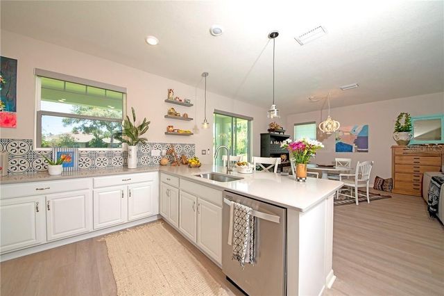 8019 ARTISAN CIRCLE, Seminole, FL 33777