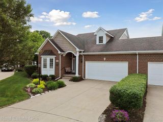 446 Delmar Court, Highland Charter Township, MI 48357