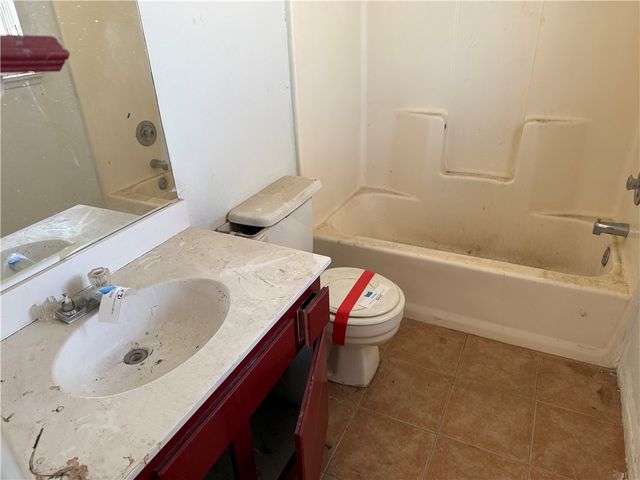 16254 Mossdale, Lancaster, CA 93535