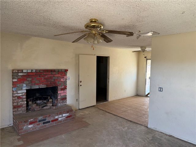 16254 Mossdale, Lancaster, CA 93535